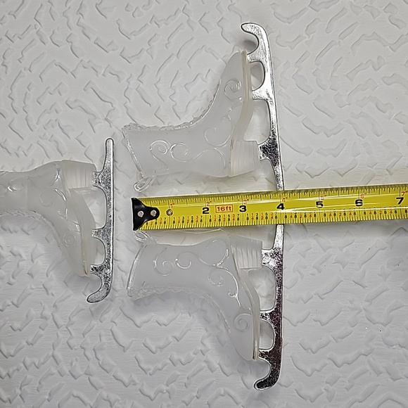 DEPT 56 FROSTED ACRYLIC ICE SKATES SET OF 3 - Picture 3 of 8